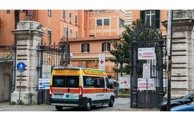 Scambio di biopsie in ospedale, mandibola tolta per errore e paralisi per un 35enne a Roma