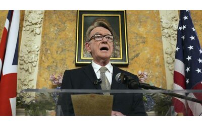 Scandalo Epstein arrestato l ex ministro britannico Peter Mandelson Condivise documenti governativi riservati