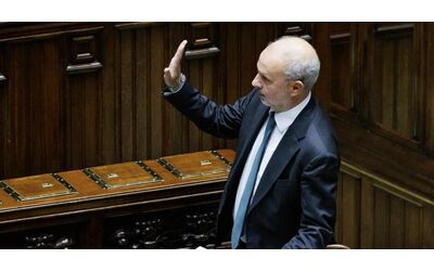 Schillaci: “I dipendenti della sanità escano dalla Pubblica amministrazione”. Fp Cgil: “La conferma che il nuovo contratto è inutile”