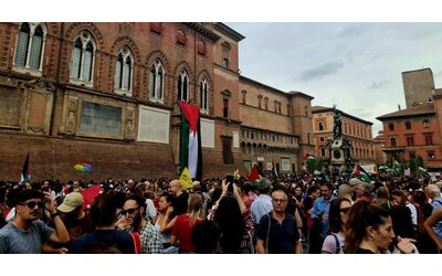 Sciopero per Gaza, ventimila a Venezia verso il porto: a Milano e Genova la pioggia non ferma i cortei di studenti e lavoratori