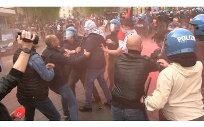Scontri al corteo per la Palestina: il video della carica della polizia sui manifestanti