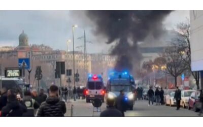 Scontri tra ultras di Genoa e Inter all esterno dello stadio alta tensione prima del match tre poliziotti feriti