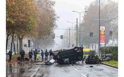 Scontro tra due auto a Milano quattro giovani feriti gravissimo un 21enne