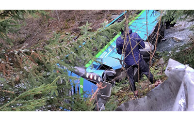 Scuolabus precipita in Valtellina: feriti 4 studenti e l’autista. A dare l’allarme sono stati i giovani