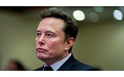 “Se Elon Musk sente quello che sto per dire mi spara”: le rivelazioni e i “dettagli inquietanti” di suo padre Errol Musk