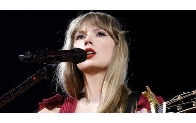 “Se eri al concerto di Taylor Swift, fai un tampone”. Allarme Covid dopo i 4 show della popstar