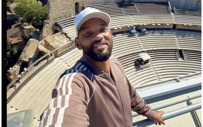 “Sei ricco e famoso, hai bisogno di utilizzare l’IA e pagare i bot per commentare i tuoi post? È tragico, una volta eri cool”: Will Smith travolto dalle polemiche