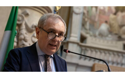 Separazione carriere, folla all’assemblea Anm contro la riforma: “Strappo alla Costituzione. La politica ostenta insofferenza verso di noi”