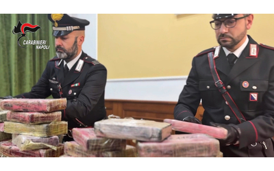 Sequestro record di cocaina a Napoli: scoperti 80 chili (per un valore di dieci milioni di euro) durante il passaggio da un tir a un furgone
