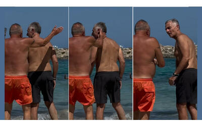 Si avvicina e tira uno schiaffo sulla nuca a Paolo Bonolis sul bagnasciuga a Formentera: la sua reazione è virale, ecco cosa è successo