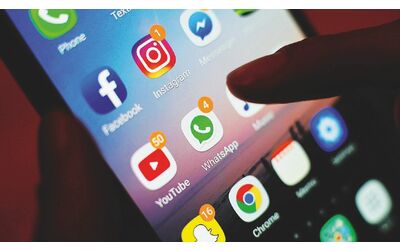 Si iscritto al cineclub a cui partecipo e ha iniziato a mandarmi foto del suo membro sessuale Cosa devo fare il dilemma di una ragazza