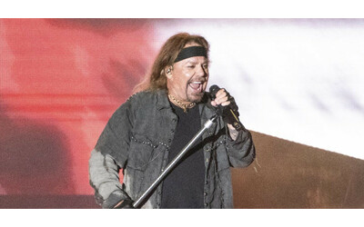 Si schianta l’aereo di Vince Neil dei Motley Crue. Morto il pilota, “il cantante non era a bordo”