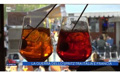 “Si siede, ordina il primo spritz, poi il secondo, talvolta anche qualche tramezzino. Poi scatena il putiferio e scappa senza pagare”: la bevitrice a scrocco diventata l’incubo dei baristi di Erba