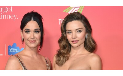 “Siamo una grande famiglia felice”: Miranda Kerr rompe il silenzio sulla rottura tra il suo ex Orlando Bloom e Katy Perry