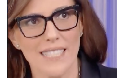 Signora se lei 48 e le piace mangiare non colpa nostra Quella frase l hanno detta a me e ho fatto una diffida la speaker radiofonica Fabiana Sera esce allo scoperto