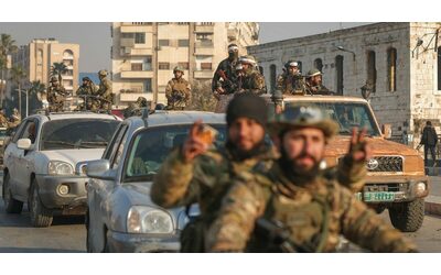 Siria, i ribelli entrano a Damasco: la capitale è caduta. “Assad è fuggito. Inizia una nuova era”. In un video l’arresto del premier | La diretta