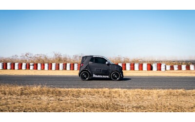 Smart 2 i test su strada entrano nel vivo Ecco i primi prototipi camuffati FOTO