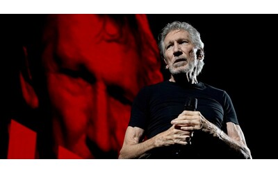 Smettete di comportarvi come bambini deficienti Selvaggio atto di aggressione dell impero degli Stati Uniti d America in Venezuela Roger Waters furioso con Trump