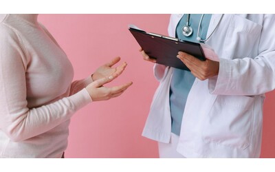 “Soffrivo di vertigini ma per i medici non dovevo preoccuparmi, poi sono collassata e ho fatto una terribile scoperta”: la storia di Glenn Lilley