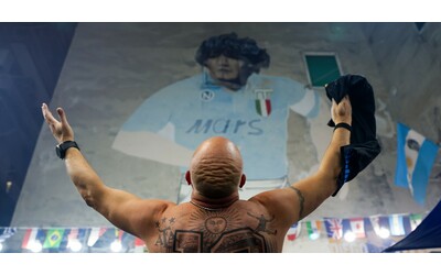 Sono passati cinque anni e allora Diego Armando Maradona c e vive a Napoli