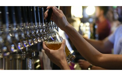 “Sono scappati sgommando come se fosse una rapina”: si abbuffano in birreria e fuggono senza pagare il conto