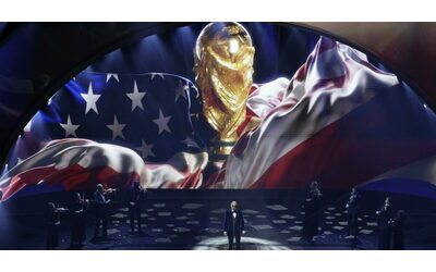 Sorteggio Mondiali 2026: la cerimonia inizia con Bocelli, poi Infantino sul palco ringrazia Trump. Si decidono i 12 gironi | La diretta