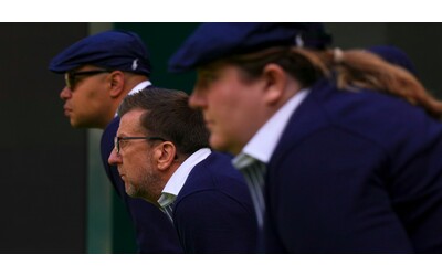 “Sostituiti dalla tecnologia, ora accompagnano i tennisti in bagno”: una giudice di linea denuncia la nuova vita da “maggiordomi” a Wimbledon