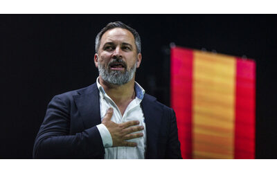 Spagna, Vox e i fondi pubblici dirottati alla fondazione: “Spese opache”. Bufera interna all’estrema destra