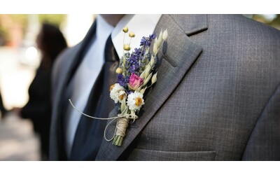 Sparano gas lacrimogeni per festeggiare il matrimonio, lo sposo muore e due persone rimangono ferite