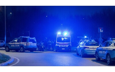 Sparatoria a Milano morto un 20enne Un agente ha colpito uomo armato