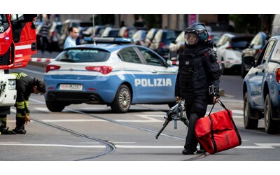 Spariscono i suoi pacchi Amazon dall’androne: si spedisce una bomba per incastrare il ladro