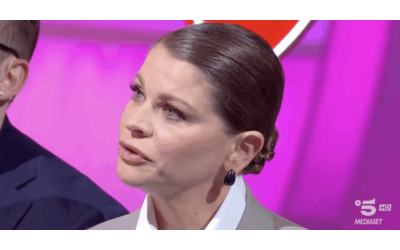 Spero di essere un minimo l unghia della mano forte come vostra mamma Siete un grande esempio di famiglia Alessandra Amoroso si commuove a C Posta per Te