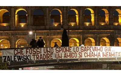 “Spione lo sapevamo già, ma tradire un amico è infamità”: cosa c’è dietro lo striscione minaccioso apparso a Roma contro Zalewski