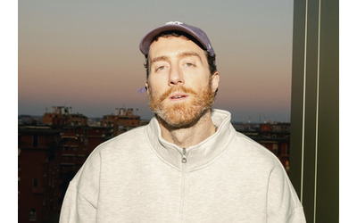 Stasera sar sul palco di Sanremo per chi non mi conoscesse sono incredibilmente alto e bravo chi Mecna stasera all Ariston con Mara Sattei