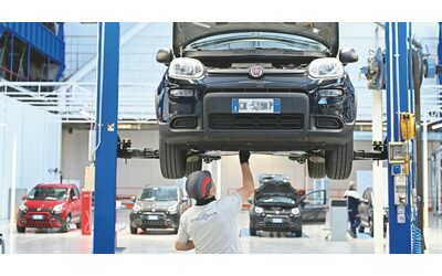 Stellantis: 350 esuberi tra Pomigliano e Pratola Serra. La Fiom: “Disimpegno dall’Italia”