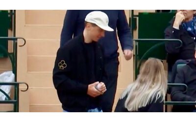 “Stiamo aspettando voi per giocare”: Pogacar riempito di fischi durante il match tra Musetti e Bu a Montecarlo