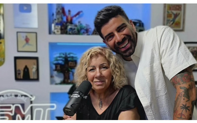 “Stiamo vivendo probabilmente il momento più brutto e difficile della nostra vita”: Gianluca Gazzoli intervista la madre e si commuove
