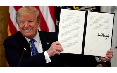 Stop ai migranti, via libera alle trivellazioni, dipendenti federali più facili da licenziare: i primi ordini esecutivi di Donald Trump