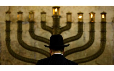 Strage a Bondi Beach durante la cerimonia di Hanukkah cosa celebra la festivit ebraica