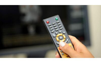Streaming illegale, maxi-operazione in Italia e in Europa: smantellata rete con 22 milioni di utenti. “11 arresti e centinaia di perquisizioni”