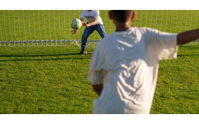 Stuprati quattro bambini di 10 e 11 anni durante un football camp: arrestato 27enne