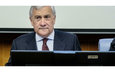 Tajani sente l’Autorità nazionale palestinese: “Anche l’Italia distribuirà aiuti a Gaza con lanci aerei”