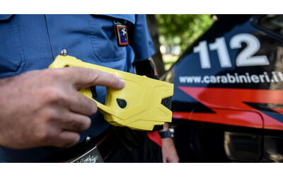 Taser, seconda vittima in 48 ore: 41enne morto nel Genovese dopo un intervento. Si indaga per omicidio colposo