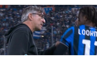 Tensione tra Lookman e Juric: dopo la sostituzione lite e faccia a faccia. L’allenatore lo afferra per il braccio | Video