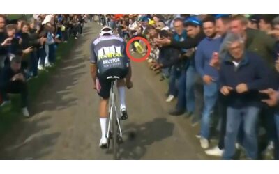 “È tentato omicidio, non si può far finta di nulla”: Van der Poel furioso dopo la Parigi-Roubaix | Video