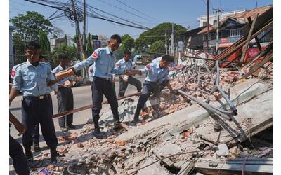 Terremoto Myanmar: 26enne estratto vivo dopo 5 giorni sotto le macerie. Il video