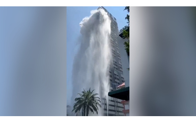 Terremoto Myanmar, cascate dai grattacieli in Thailandia: l’acqua delle piscine si rovescia in strada