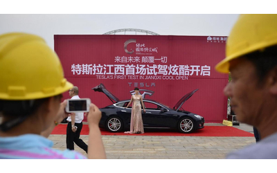 Tesla “ostaggio” nella guerra commerciale tra Usa e Cina. Pechino rimanda licenza per l’auto di Musk a guida autonoma