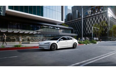 Tesla rilancia la sfida arriva la nuova Model 3 Standard a 36 990 euro