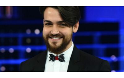 “Tony Effe non sa cantare, non è intonato. A Sanremo non è bastato nemmeno l’uso dell’Auto-tune  “: la critica di Valerio Scanu